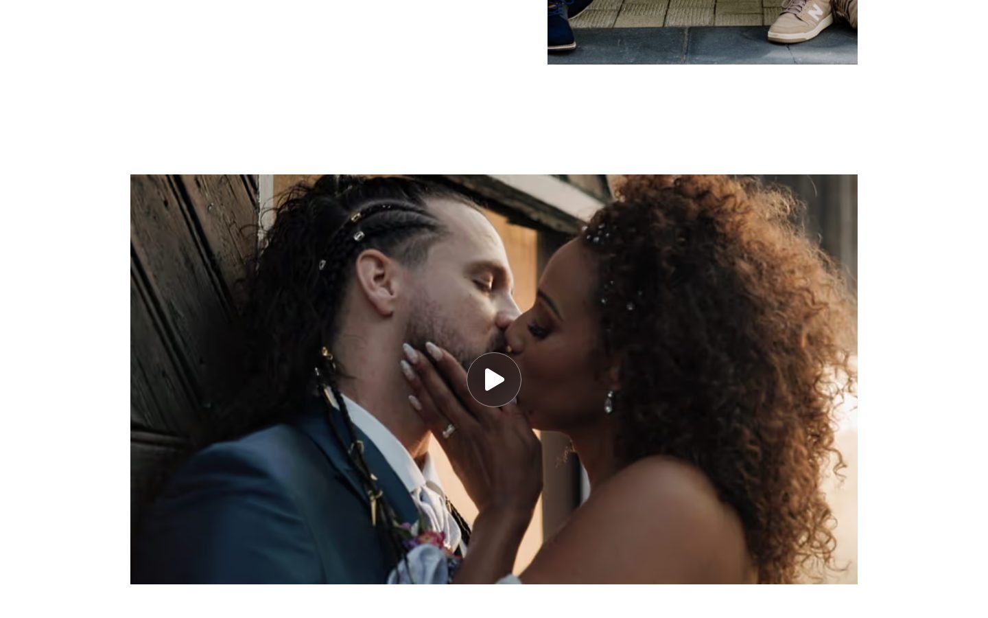 Trouwfilm met afspeelknop op de filmpagina